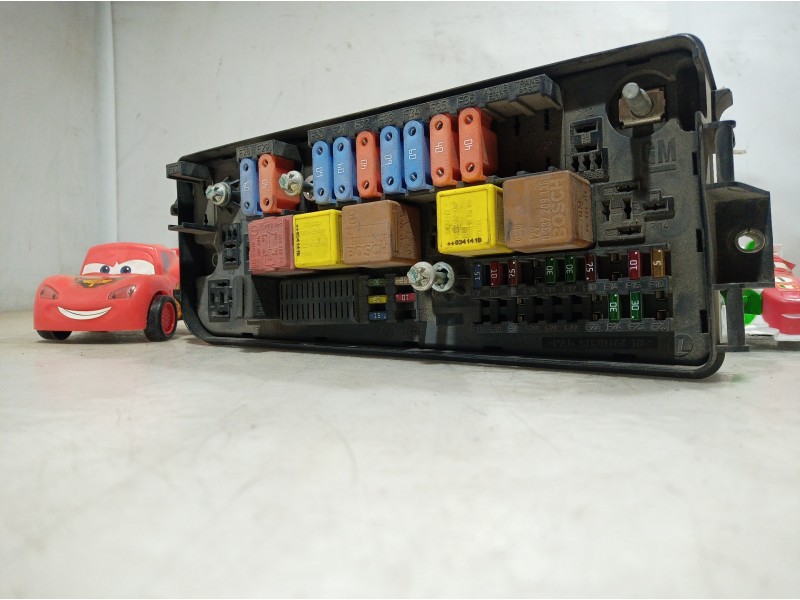 Recambio de caja reles / fusibles para opel vectra c berlina 1.9 16v cdti cat (z 19 dth / lrd) referencia OEM IAM 04EK3H 04EK3H 