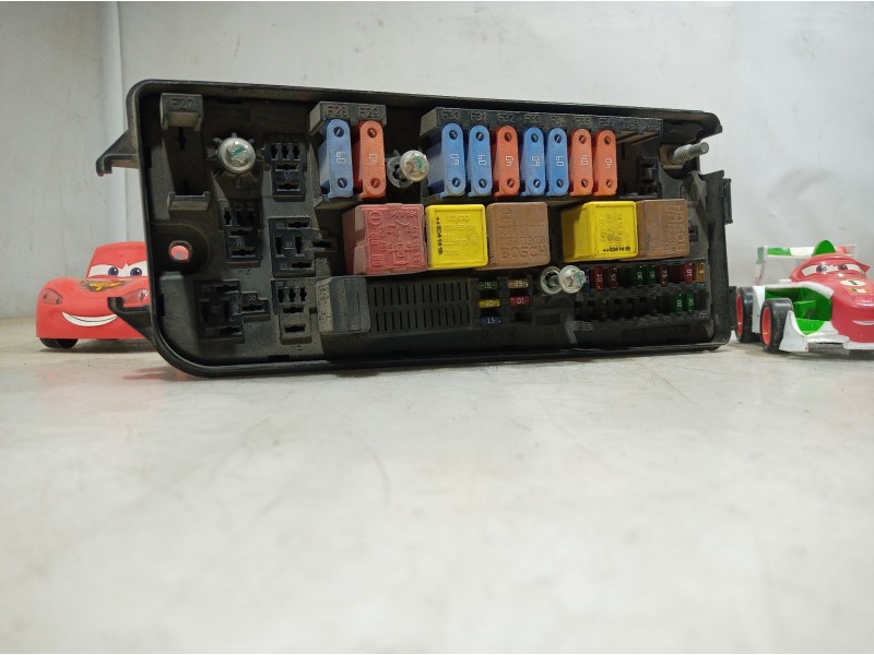 Recambio de caja reles / fusibles para opel vectra c berlina 1.9 16v cdti cat (z 19 dth / lrd) referencia OEM IAM 04EK3H 04EK3H 