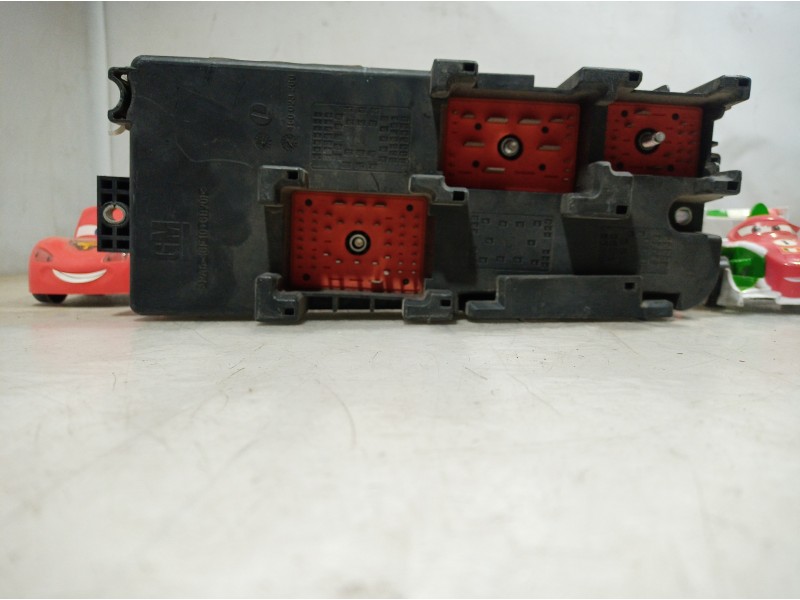 Recambio de caja reles / fusibles para opel vectra c berlina 1.9 16v cdti cat (z 19 dth / lrd) referencia OEM IAM 04EK3H 04EK3H 
