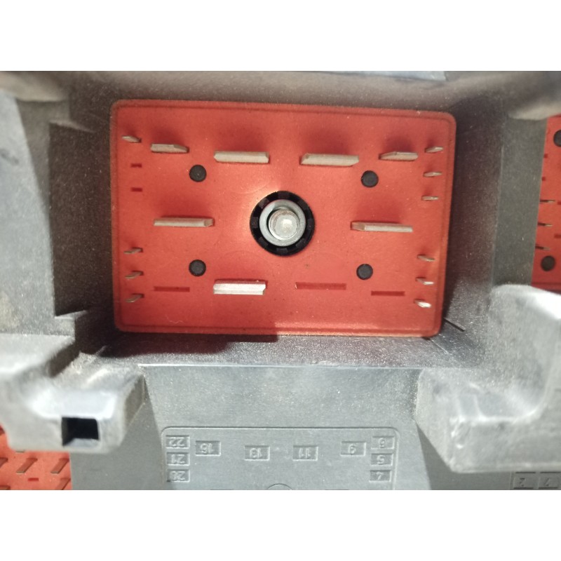 Recambio de caja reles / fusibles para opel vectra c berlina 1.9 16v cdti cat (z 19 dth / lrd) referencia OEM IAM 04EK3H 04EK3H 