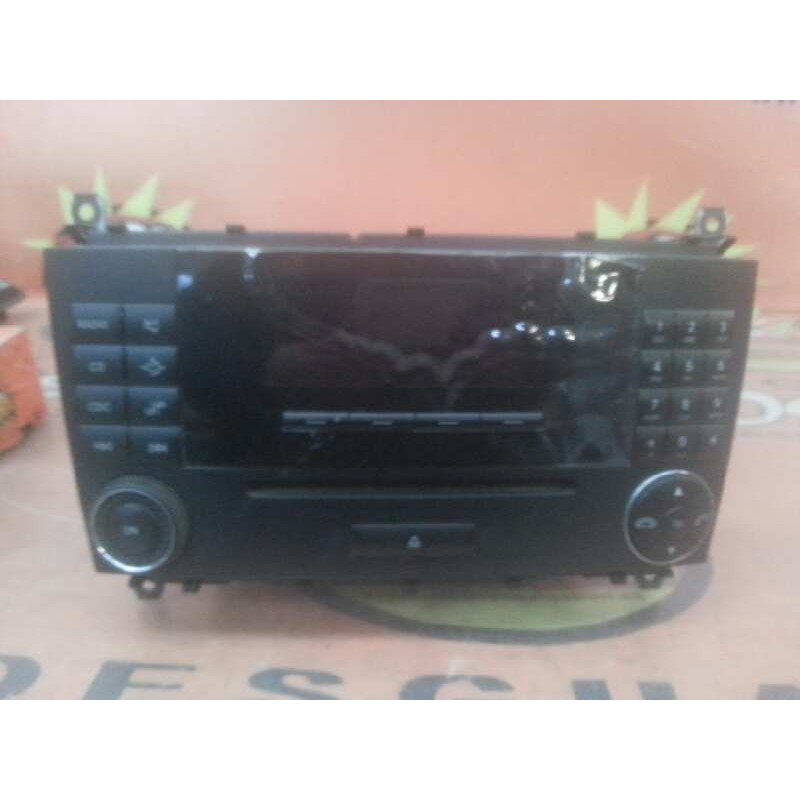 Recambio de sistema audio / radio cd para mercedes-benz clase c (w203) berlina referencia OEM IAM A2038700589 A2038700589 A20387