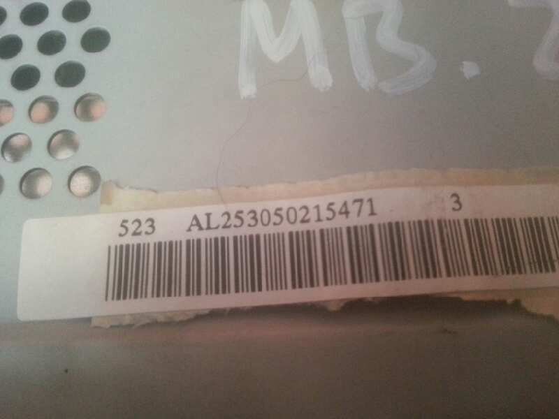 Recambio de sistema audio / radio cd para mercedes-benz clase c (w203) berlina referencia OEM IAM A2038700589 A2038700589 A20387