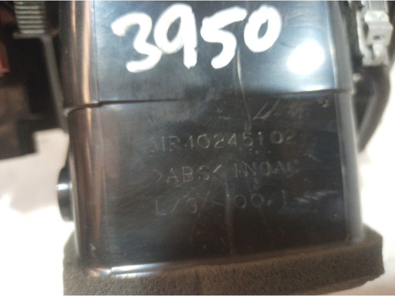 Recambio de rejilla aireadora para mitsubishi montero (v60/v70) referencia OEM IAM MR40245102 MR40245102 MR40245102