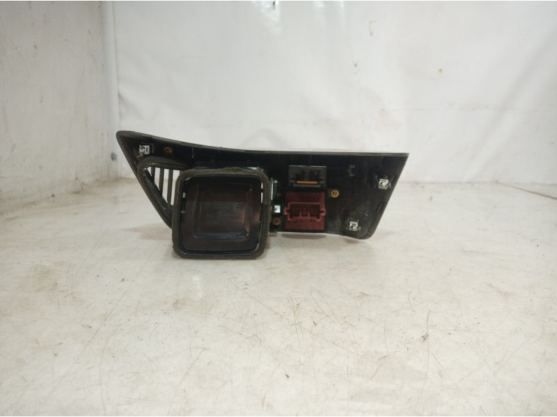 Recambio de rejilla aireadora para mitsubishi montero (v60/v70) referencia OEM IAM MR40245102 MR40245102 MR40245102