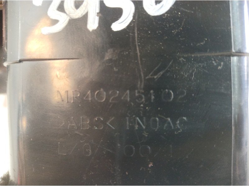 Recambio de rejilla aireadora para mitsubishi montero (v60/v70) referencia OEM IAM MR40245102 MR40245102 MR40245102