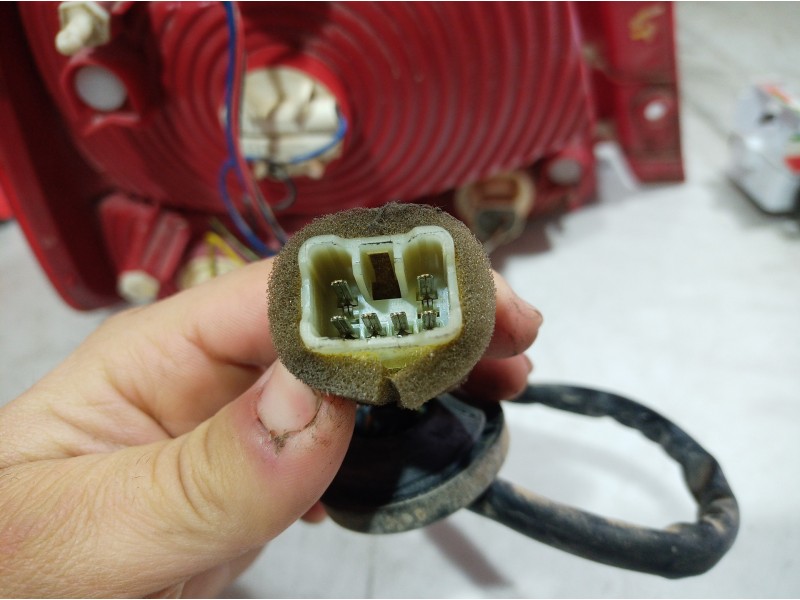 Recambio de piloto trasero derecho para daewoo kalos 1.4 se referencia OEM IAM   