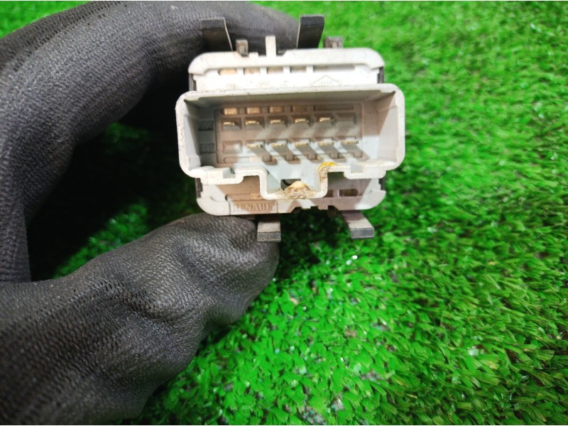 Recambio de mando elevalunas delantero izquierdo para renault laguna ii (bg0) referencia OEM IAM 315042B 315042B 315042B Recambio de mando elevalunas delantero izquierdo para renault laguna ii (bg0) referencia OEM IAM 315042B 315042B 315042B