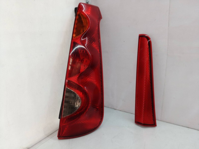 Recambio de piloto trasero derecho para nissan note (e11e) acenta referencia OEM IAM   