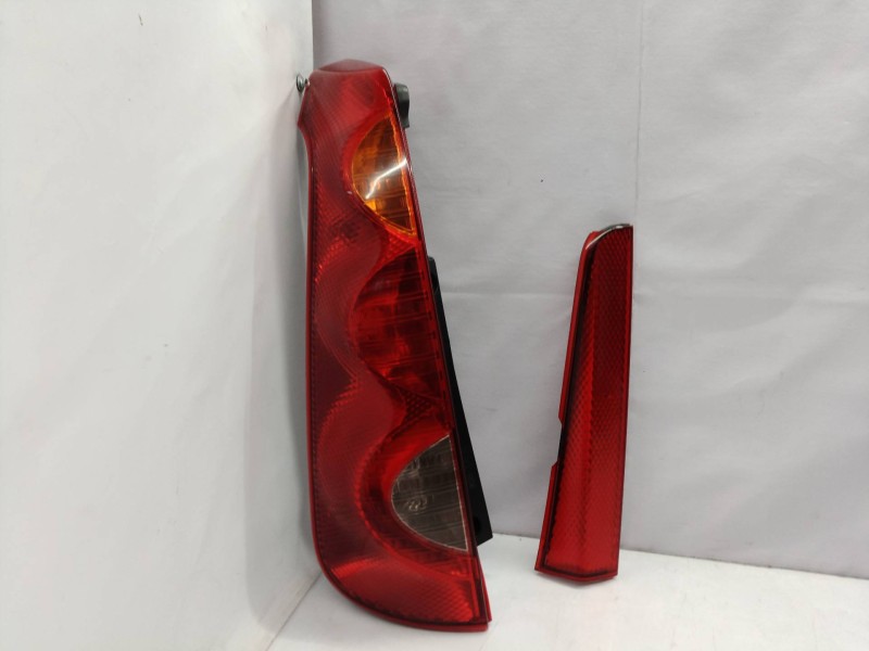 Recambio de piloto trasero izquierdo para nissan note (e11e) acenta referencia OEM IAM   