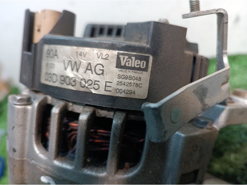 Recambio de alternador para volkswagen polo (9n1) 1.2 12v referencia OEM IAM 03D903025E 004294 2542578C