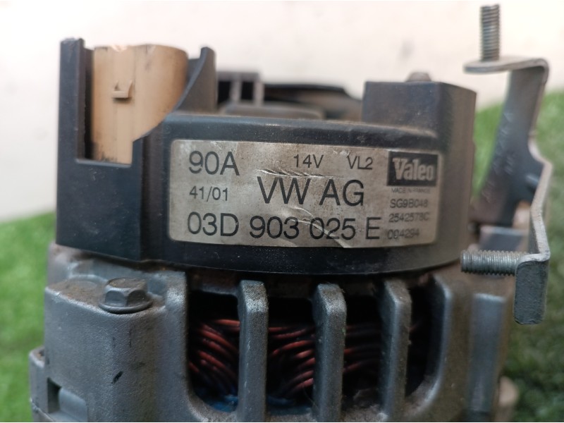 Recambio de alternador para volkswagen polo (9n1) 1.2 12v referencia OEM IAM 03D903025E 004294 2542578C