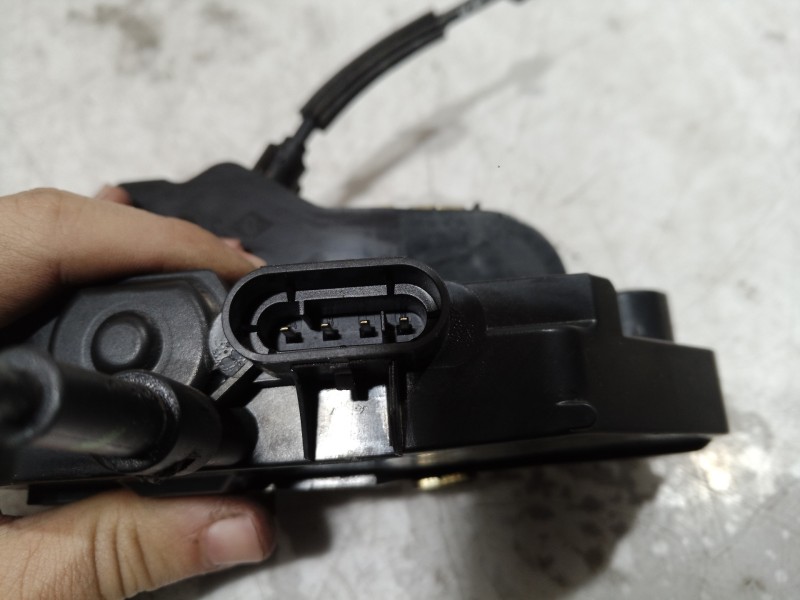 Recambio de cerradura puerta delantera derecha para peugeot 307 cc (s2) básico referencia OEM IAM 52229180 52229180 52229180