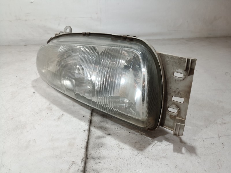 Recambio de faro derecho para ford fiesta berlina básico referencia OEM IAM 1042630 1042630 1042630