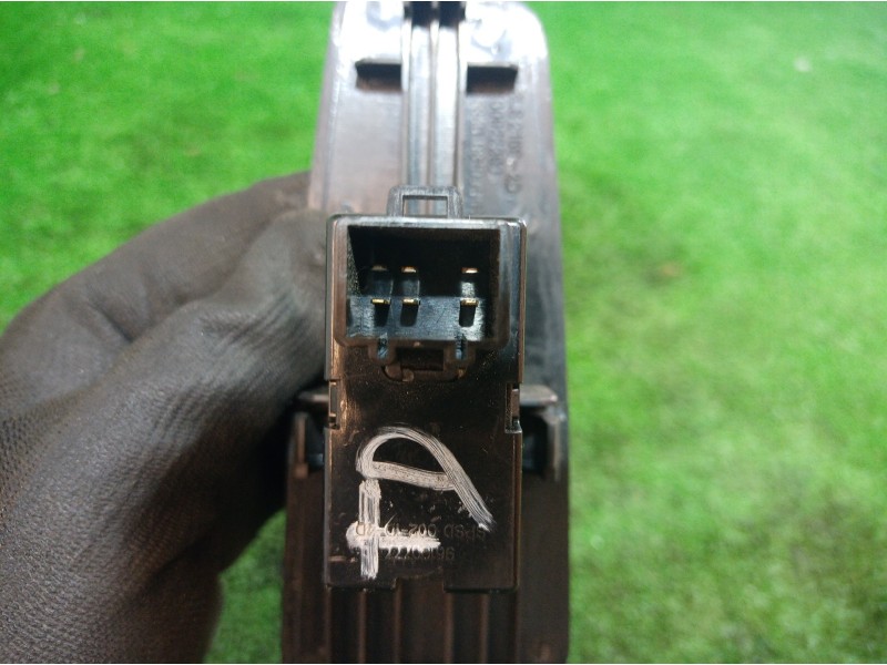 Recambio de mando elevalunas trasero derecho para ssangyong rexton 270 xdi limited referencia OEM IAM SC0922290  8584008100