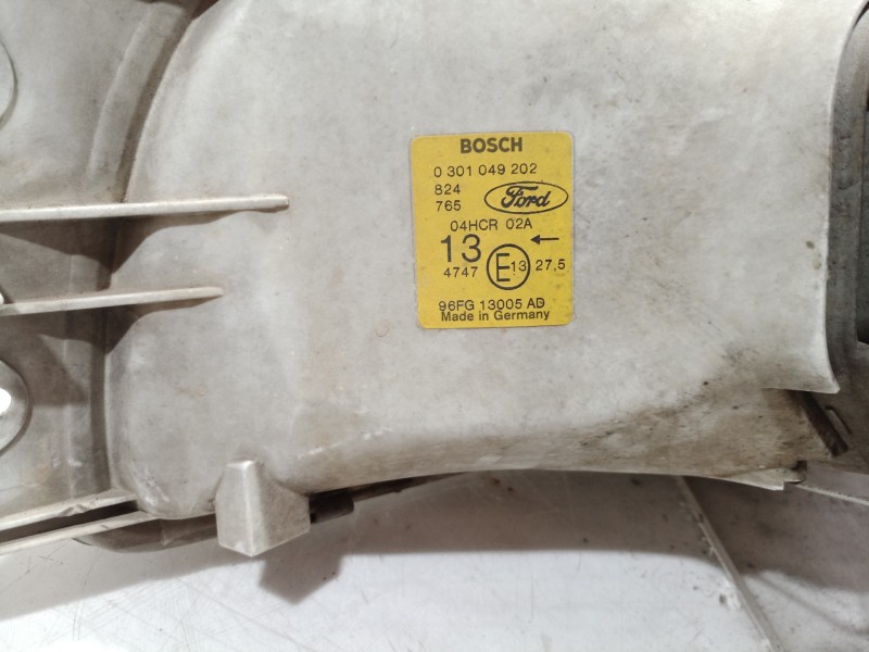 Recambio de faro derecho para ford fiesta berlina básico referencia OEM IAM 1042630 1042630 1042630