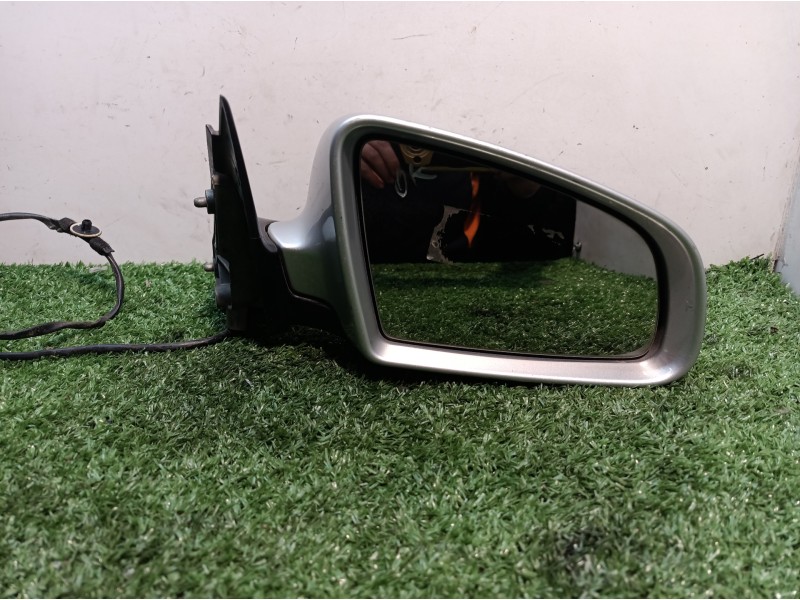 Recambio de retrovisor derecho para audi a4 berlina (8e) 1.8 t quattro referencia OEM IAM 010681  