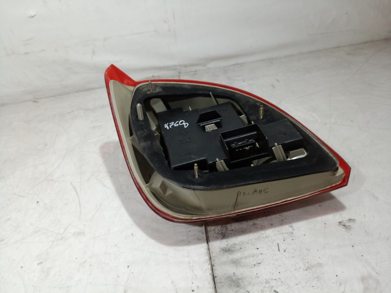 Recambio de piloto trasero derecho para ford fiesta berlina básico referencia OEM IAM 96FG13A602BC 96FG13A602BC 96FG13A602BC