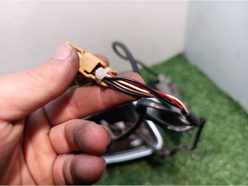 Recambio de retrovisor derecho para audi a4 berlina (8e) 1.8 t quattro referencia OEM IAM 010681  