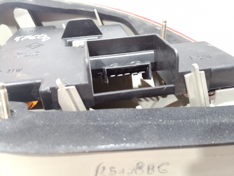 Recambio de piloto trasero derecho para ford fiesta berlina básico referencia OEM IAM 96FG13A602BC 96FG13A602BC 96FG13A602BC