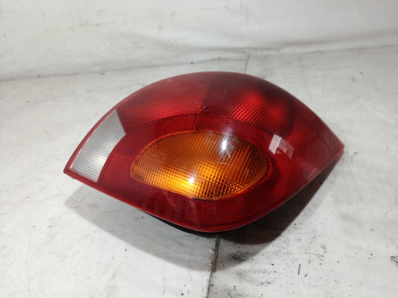 Recambio de piloto trasero derecho para ford fiesta berlina básico referencia OEM IAM 96FG13A602BC 96FG13A602BC 96FG13A602BC