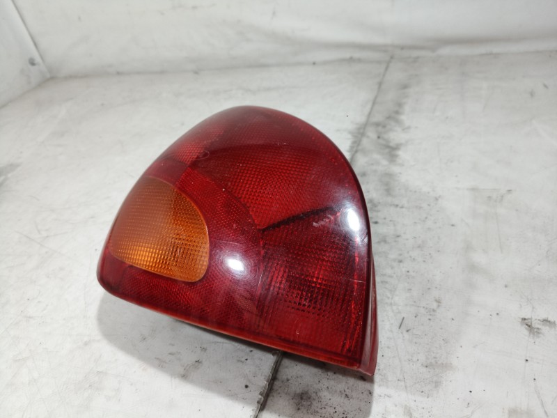 Recambio de piloto trasero izquierdo para ford fiesta berlina básico referencia OEM IAM 1044156 1044156 1044156