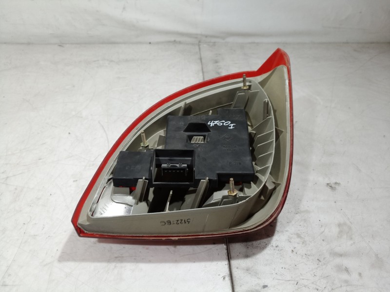 Recambio de piloto trasero izquierdo para ford fiesta berlina básico referencia OEM IAM 1044156 1044156 1044156