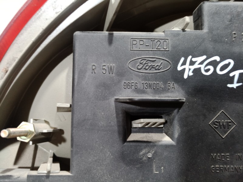 Recambio de piloto trasero izquierdo para ford fiesta berlina básico referencia OEM IAM 1044156 1044156 1044156