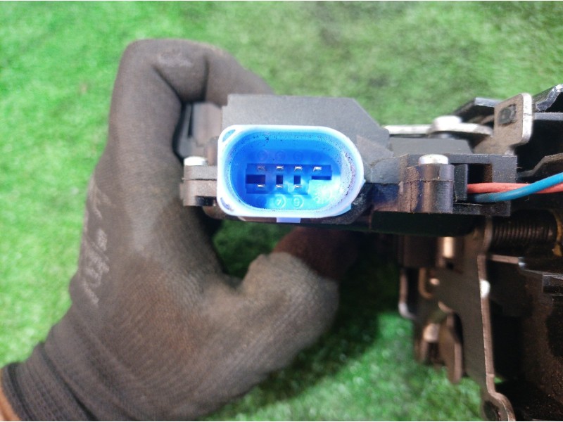 Recambio de cerradura puerta trasera derecha para volkswagen touran (1t2) referencia OEM IAM 7L0839016D 7L0839016D 7L0839016D