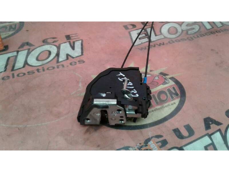 Recambio de cerradura puerta trasera derecha para toyota auris sol referencia OEM IAM 6905042021  