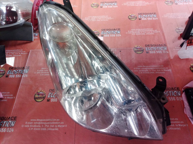 Recambio de faro derecho para toyota corolla verso (r1) 1.8 16v cat referencia OEM IAM   