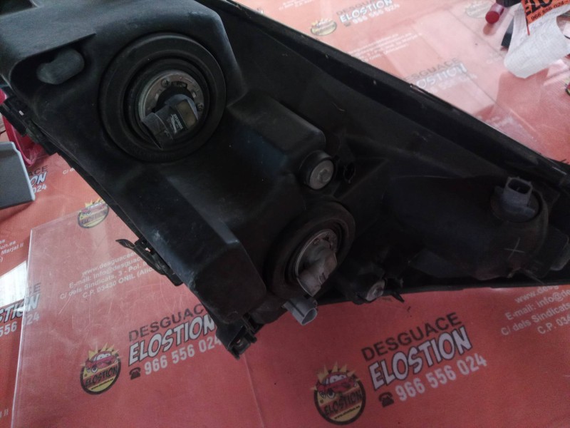 Recambio de faro derecho para toyota corolla verso (r1) 1.8 16v cat referencia OEM IAM   