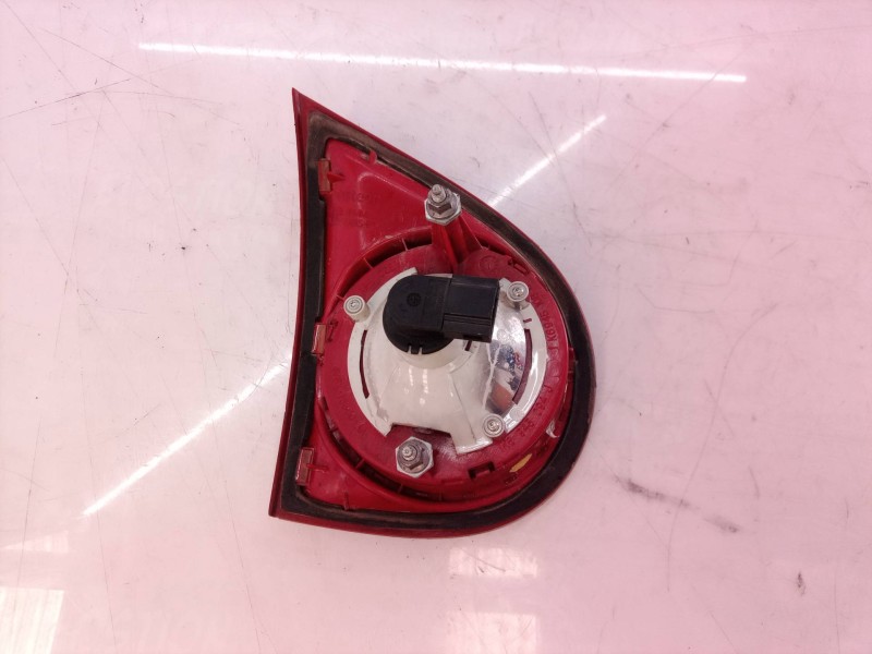 Recambio de piloto trasero derecho interior para volkswagen golf v berlina (1k1) gt sport referencia OEM IAM   