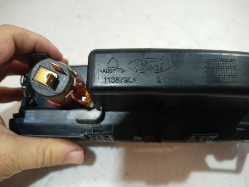 Recambio de cenicero para ford mondeo ber. (ca2) limited edition referencia OEM IAM 1138790A 1138790A 1138790A