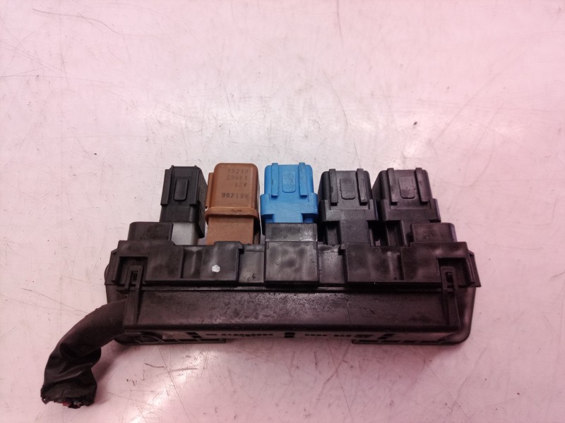 Recambio de caja reles / fusibles para nissan terrano/terrano.ii (r20) elegance referencia OEM IAM 71543024 71543024 71543024