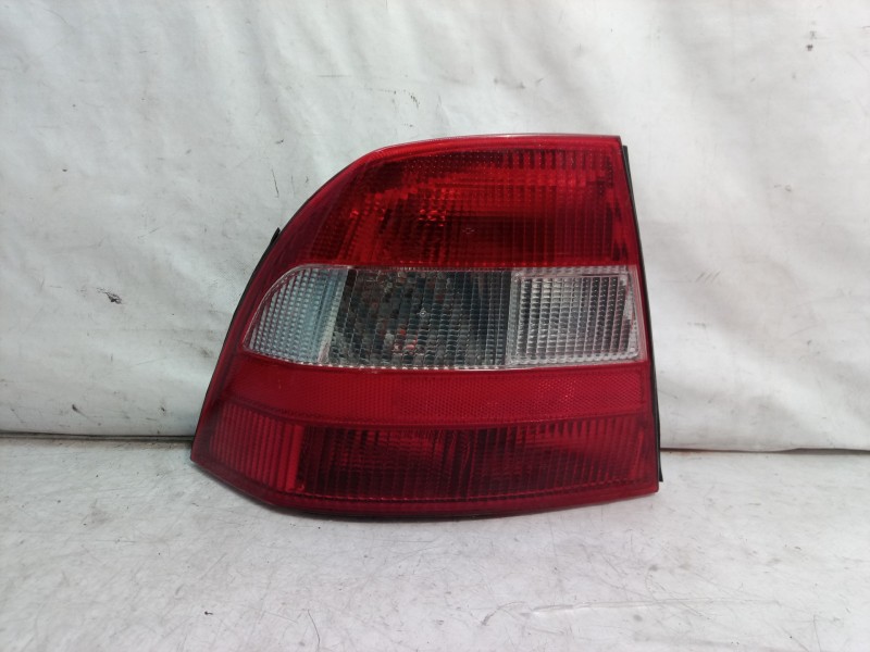 Recambio de piloto trasero izquierdo para opel vectra b berlina gl (1999) referencia OEM IAM 90568047 90568047 90568047