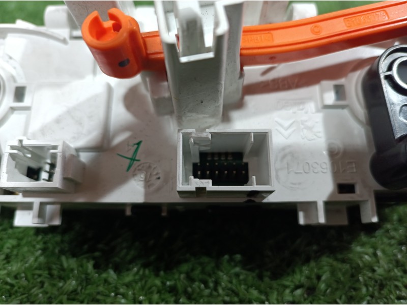 Recambio de mando calefaccion / aire acondicionado para peugeot 208 active referencia OEM IAM 96722483ZD 96722483ZD E1063173