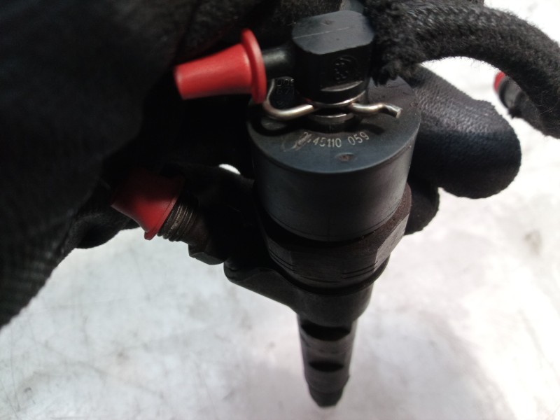 Recambio de inyector para chrysler voyager (rg) 2.5 crd cat referencia OEM IAM 0445110 0445110 0445110