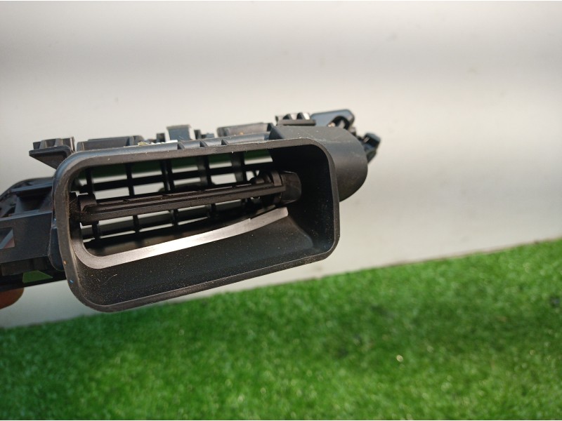 Recambio de rejilla aireadora para peugeot 208 active referencia OEM IAM 447181X 447181X 1089169X