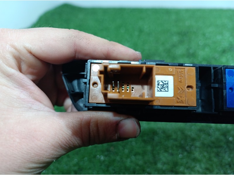 Recambio de interruptor para peugeot 208 active referencia OEM IAM   