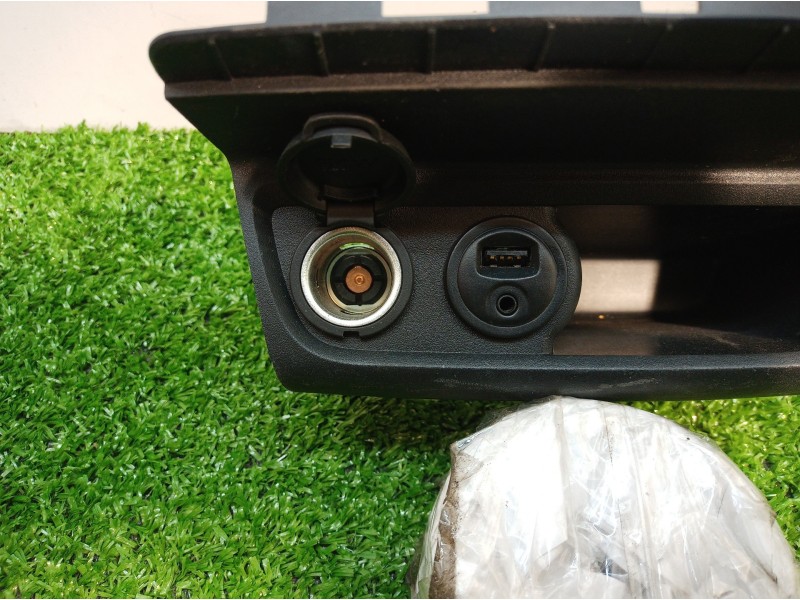 Recambio de cenicero para peugeot 208 active referencia OEM IAM 9674655277 9674655277 1131227X