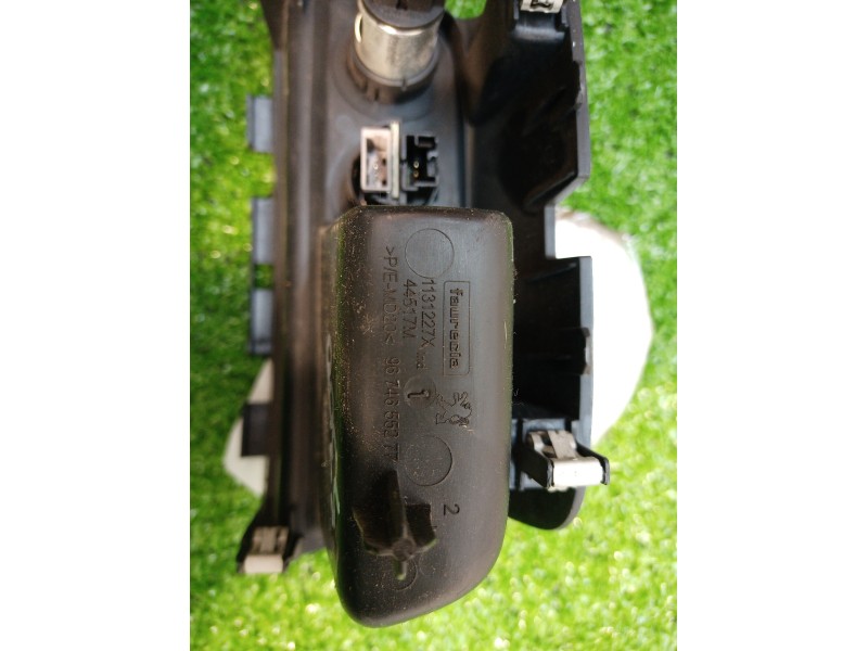 Recambio de cenicero para peugeot 208 active referencia OEM IAM 9674655277 9674655277 1131227X