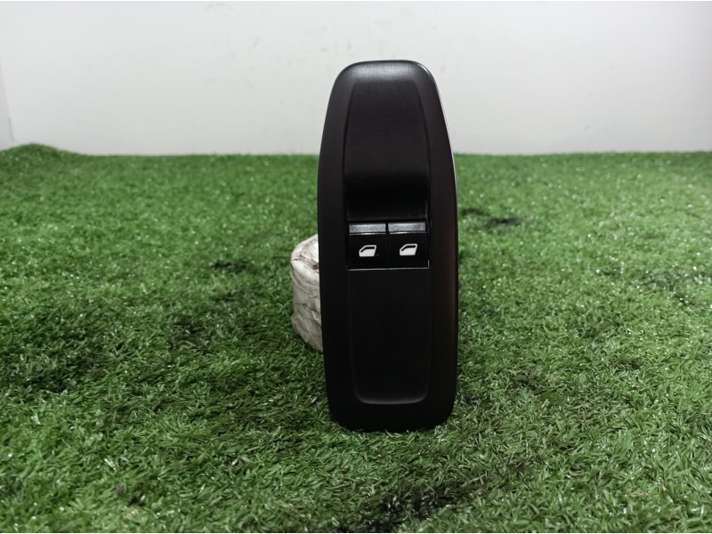 Recambio de mando elevalunas delantero izquierdo para peugeot 208 active referencia OEM IAM 96749245ZD 96749245ZD 96749245