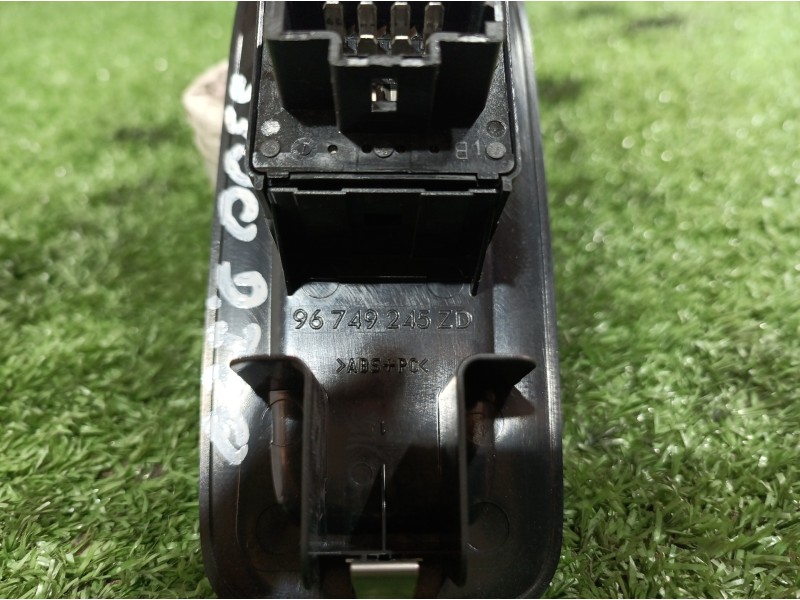 Recambio de mando elevalunas delantero izquierdo para peugeot 208 active referencia OEM IAM 96749245ZD 96749245ZD 96749245