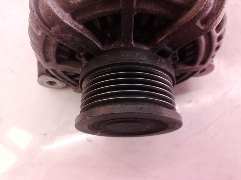 Recambio de alternador para kia carens referencia OEM IAM 3730027011 3730027011 021319111