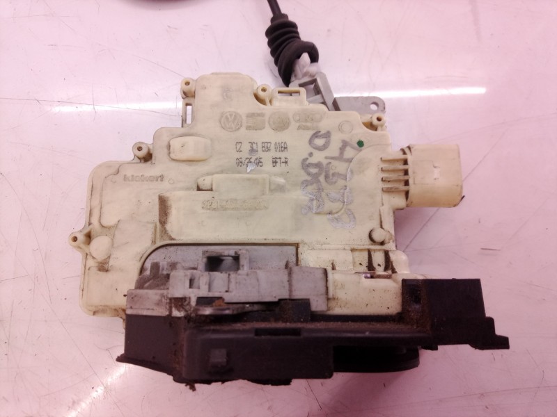 Recambio de cerradura puerta delantera derecha para volkswagen passat berlina (3c2) highline referencia OEM IAM 3AE885682CFKZ  