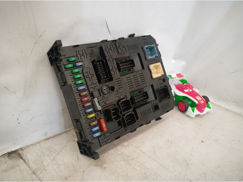 Recambio de caja reles / fusibles para peugeot expert tepee l1h1 premium referencia OEM IAM 281197595 281197595 281197595