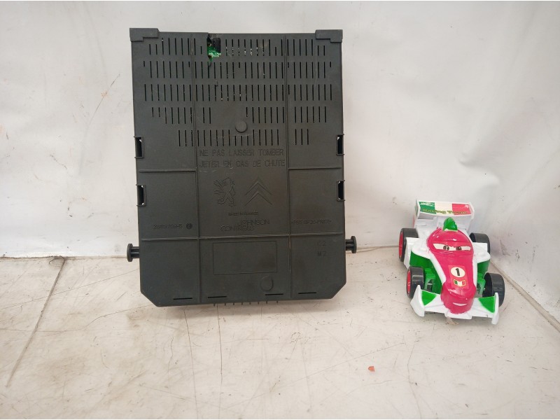 Recambio de caja reles / fusibles para peugeot expert tepee l1h1 premium referencia OEM IAM 281197595 281197595 281197595