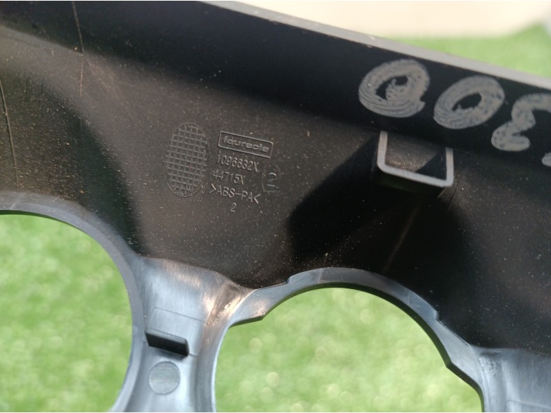 Recambio de moldura consola central delantera para peugeot 208 active referencia OEM IAM 9672846477 9672846477 1096632X