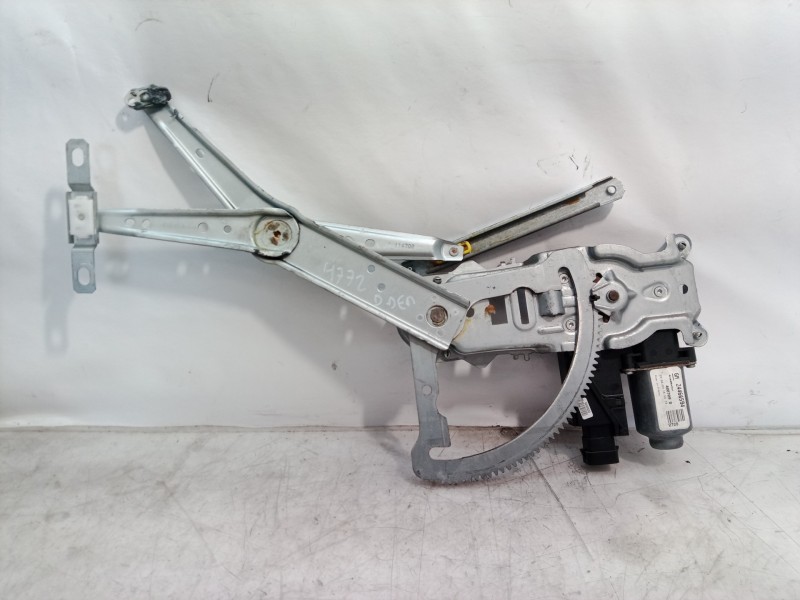 Recambio de elevalunas delantero derecho para opel corsa c sri referencia OEM IAM 24466594 24466594 24466594
