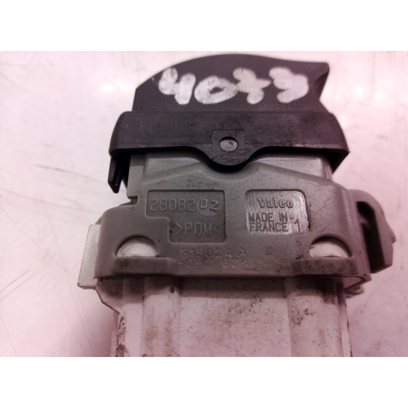 Recambio de mando elevalunas delantero derecho para renault megane ii classic berlina 1.5 dci diesel referencia OEM IAM   